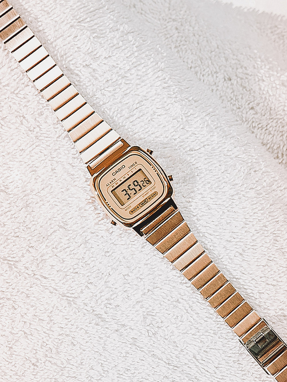 CASIO LA670WEGA-9EF Collection moteriškas laikrodis 24mm 3 ATM
